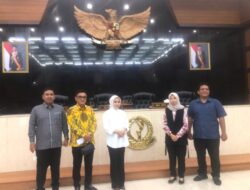 Anggota badan musyawarah DPRD Provinsi Kemas Alfarabi melakukan studi banding ke DPRD Provinsi Jawa Barat