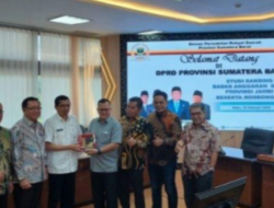 Anggota Badan Anggaran DPRD Provinsi Jambi Studi Banding Ke DPRD Provinsi Sumatra Barat