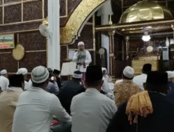 Gubernur Al Haris Laksanakan Sholat Tarawih Pertama di Masjid Agung Al Falah Kota Jambi