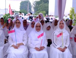 Gubernur Al Haris Lepas Kirab Peringatan 10 Muharram Serta Santuni Ribuan Anak Yatim