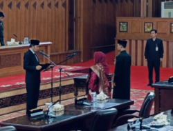 Anggota DPRD Provinsi Jambi Laksanakan Paripurna Pelantikan Lilis Ismayani Setia Dewi Periode  2019-2024