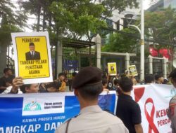Gelar Aksi di Kemendag, Massa Tuntut Zulkifki Hasan Dipenjarakan