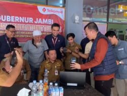 Jaringan Internet di Muara Emat Kian Mantap, Gubernur Al Haris Langsung Tes Video Call Beberapa Kerabat