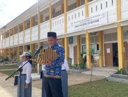 Memperingati HUT Kemerdekaan RI Ke-79, SMA Negeri 26 Gelar Upacara Bendera Serta Perlombaan