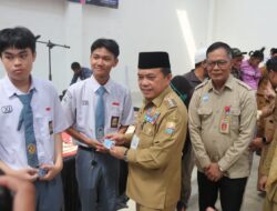 Diserahkan Gubernur Al Haris, 1.259 Siswa Tidak Mampu di Kota Jambi Terima Bantuan Dumisake Pendidikan